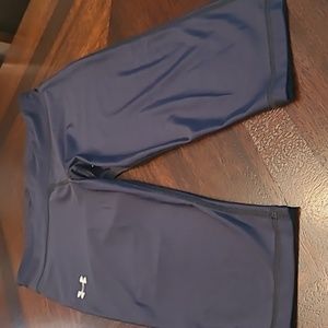 Under Armour black capris